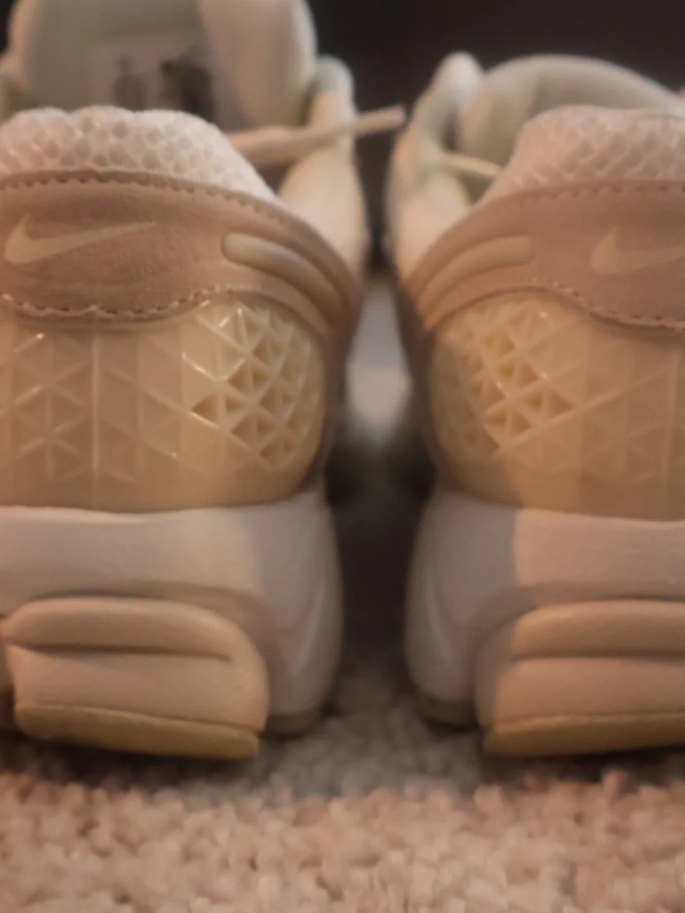 Nike vomero 5 Beige and White - Picture 5 of 6